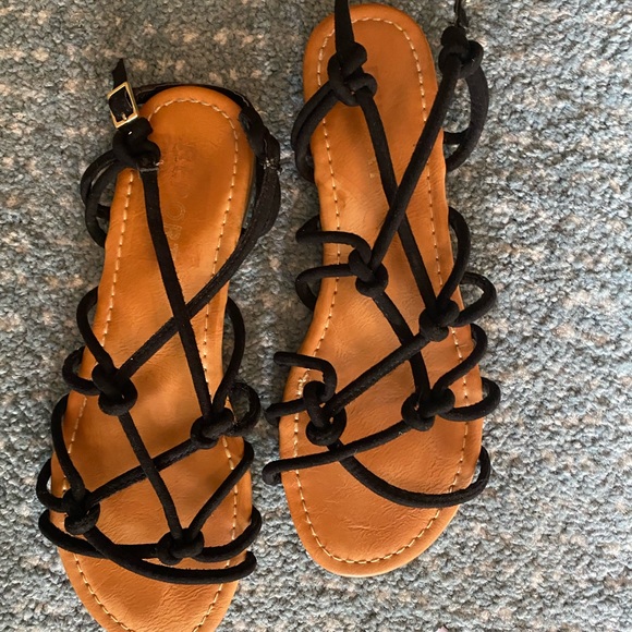 Laced up sandals - Picture 2 of 3